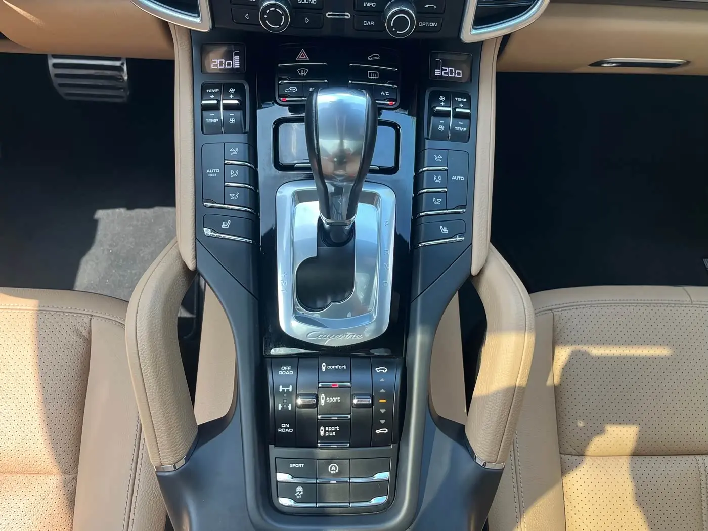 Porsche Cayenne 2015 — Фото 19/20
