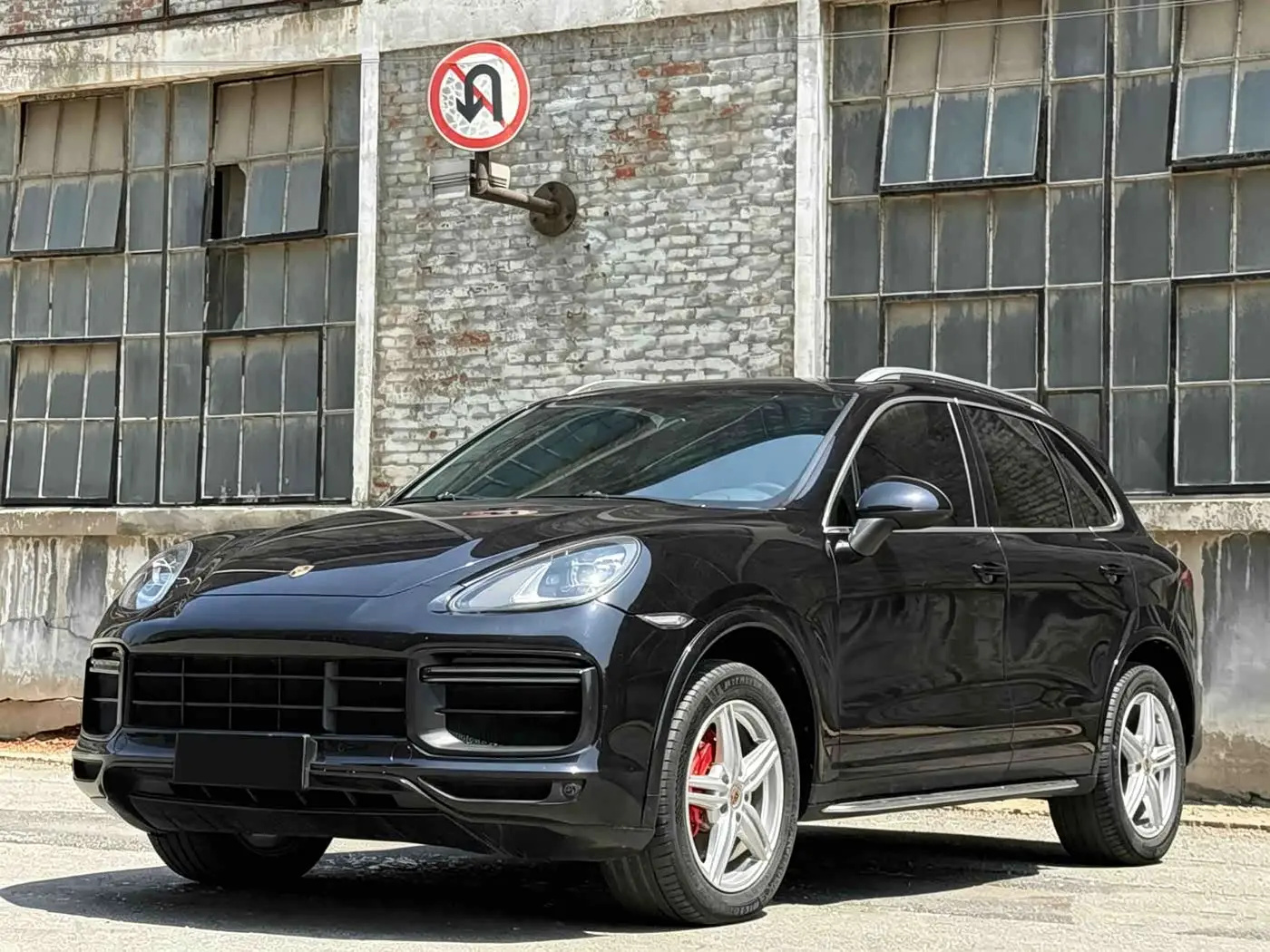 Porsche Cayenne 2014 — Photo 2/20