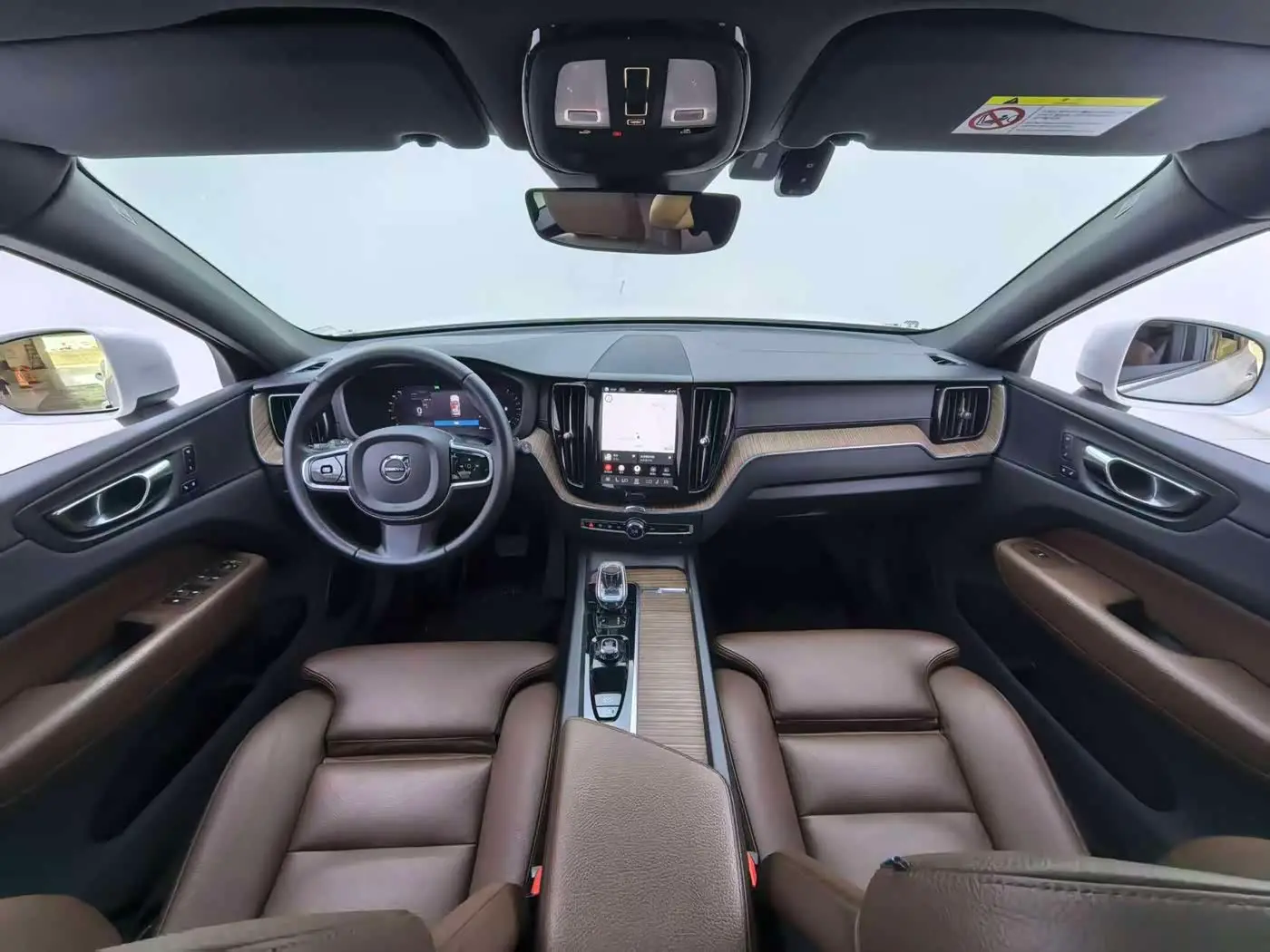 Volvo XC60 2021 — Фото 10/20