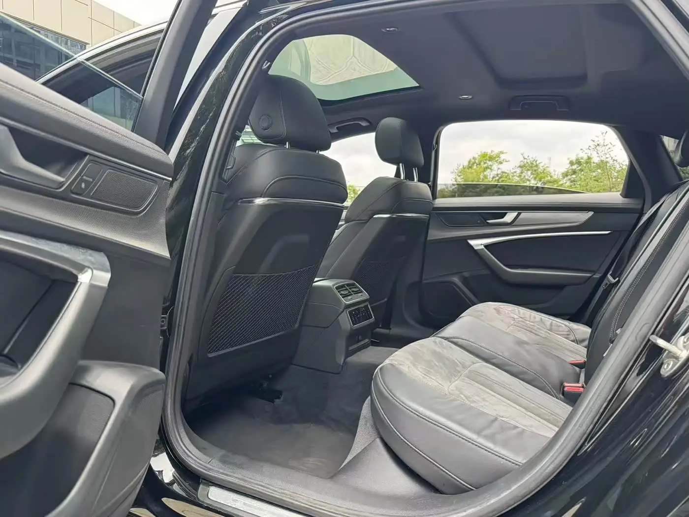 Audi A6L 2022 — Photo 6/9