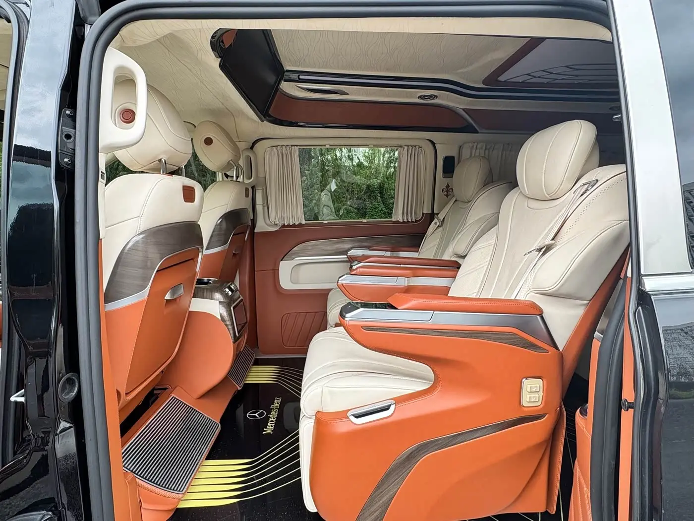 Mercedes-Benz V-Class 2022 — Photo 8/11