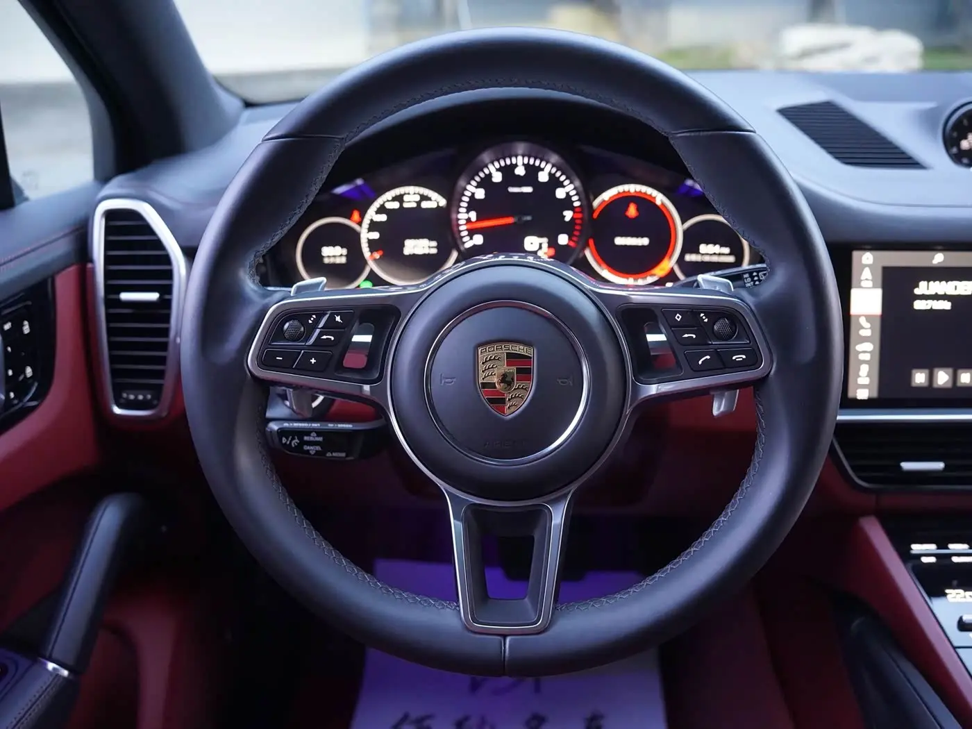 Porsche Cayenne 2021 — Photo 18/20