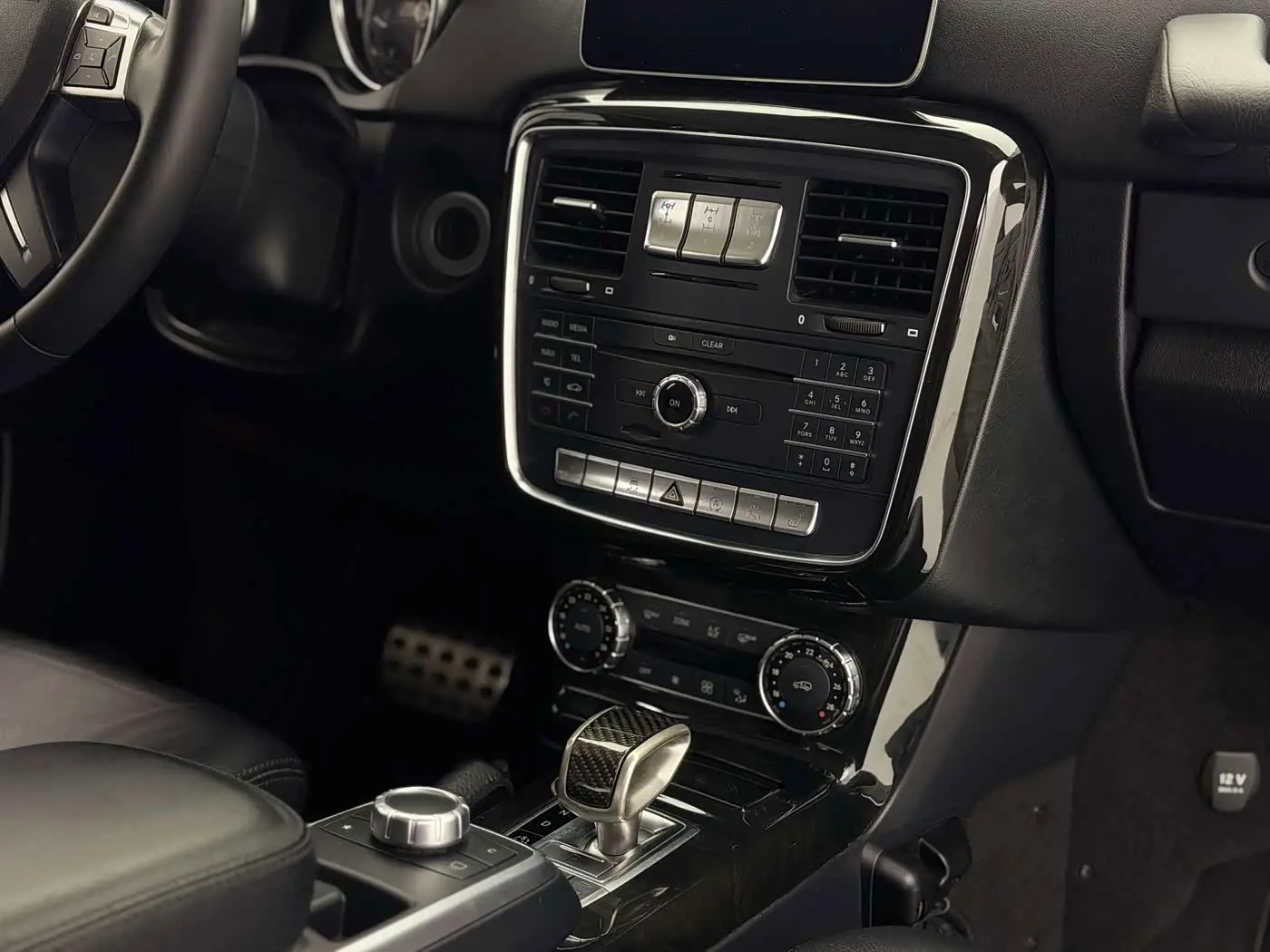 Mercedes-Benz G-Class 2018 — Photo 11/16