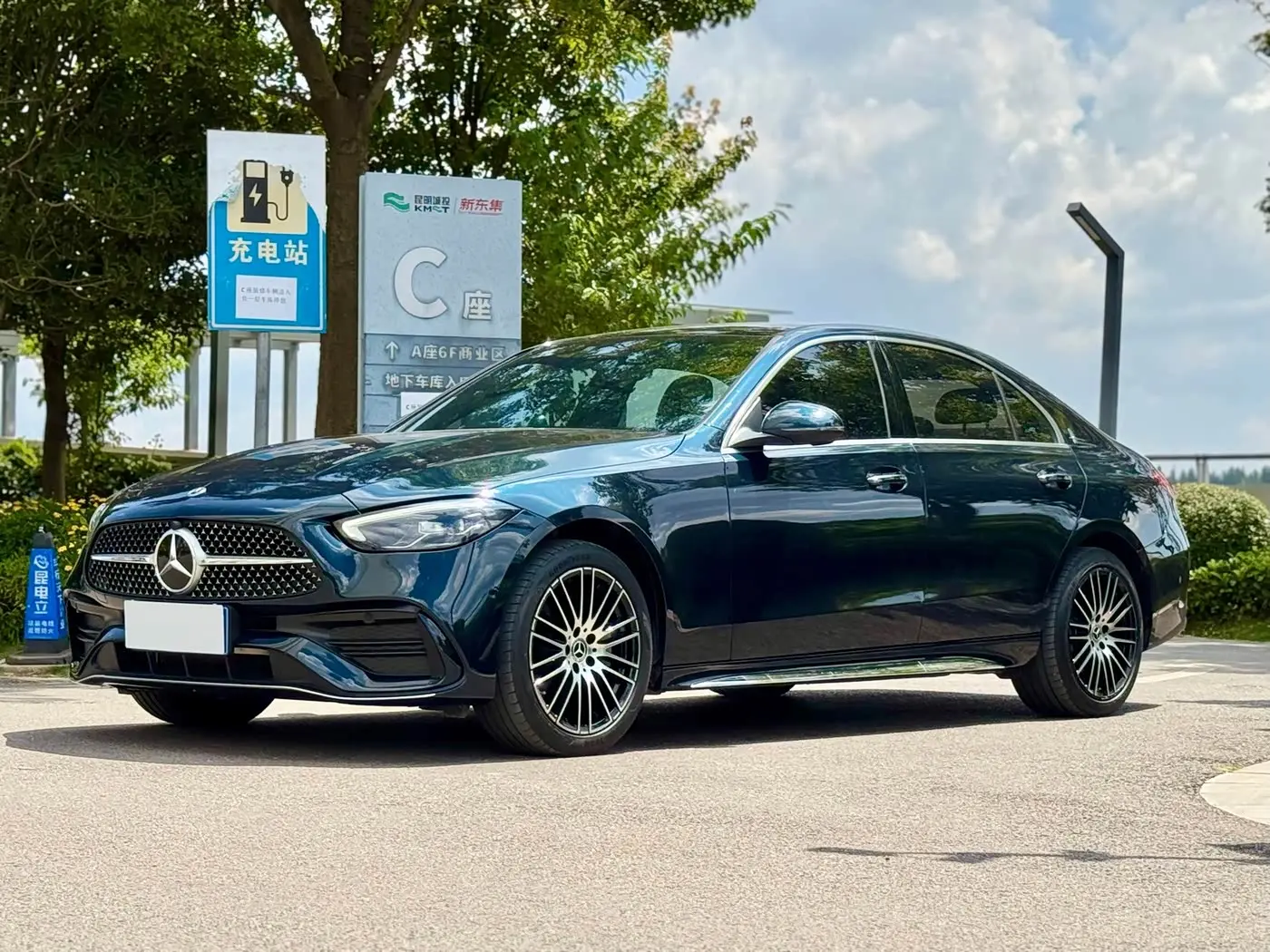Mercedes-Benz C-Class 2024 — Photo 1/20