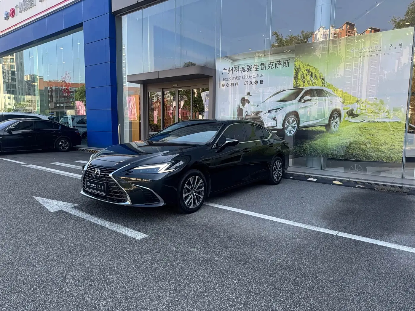 Lexus ES 2025 — Photo 1/13
