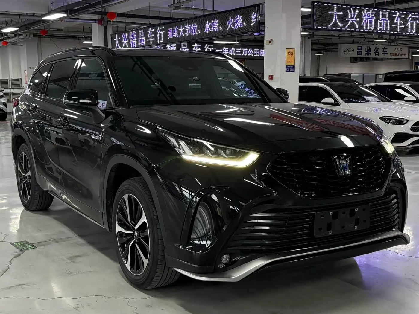 Toyota Crown Kluger 2022 — Photo 2/9