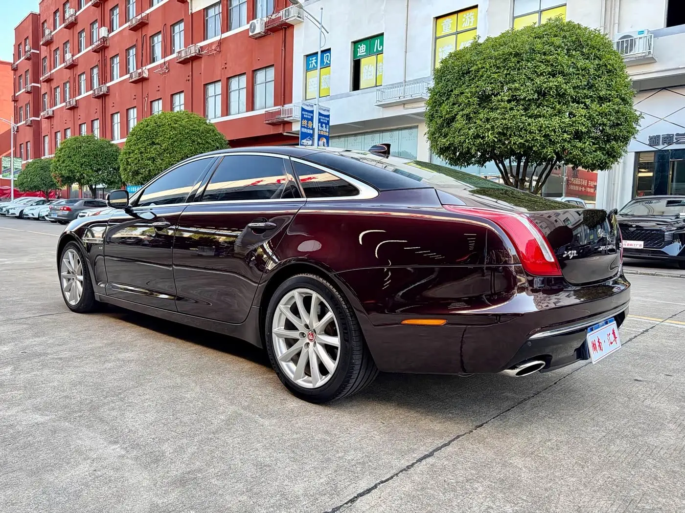 Jaguar XJ 2018 — Фото 19/19