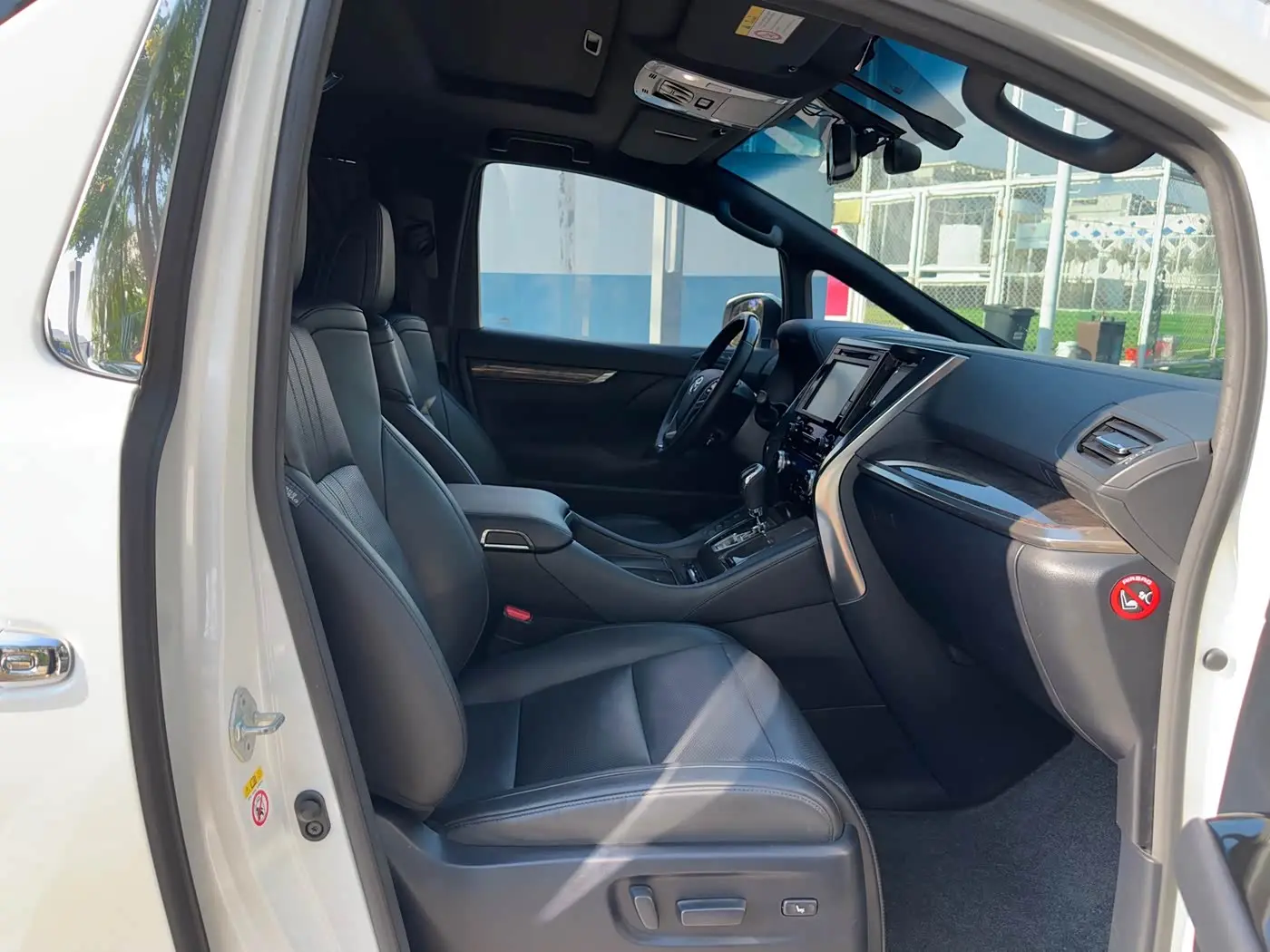 Toyota Alphard 2018 — Photo 13/20