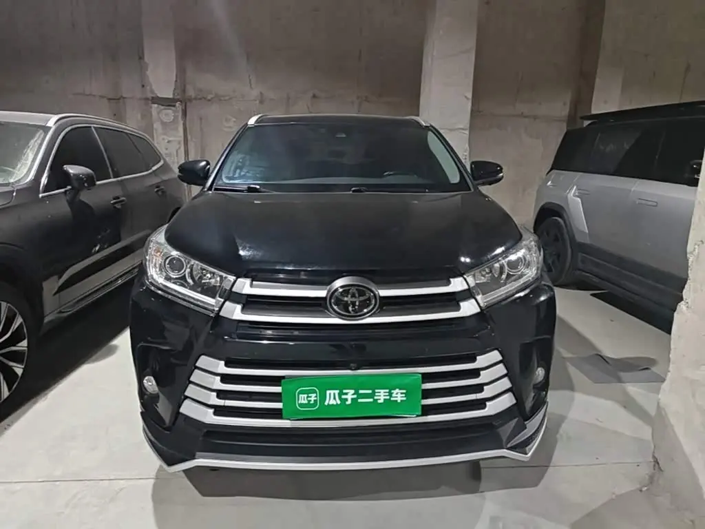 Toyota Highlander 2021 — Фото 2/20