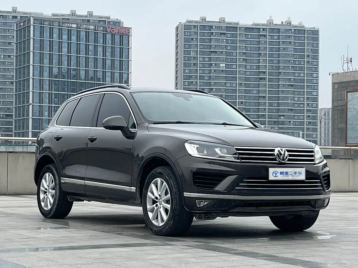 Volkswagen Touareg 2017 — Şəkil 18/20