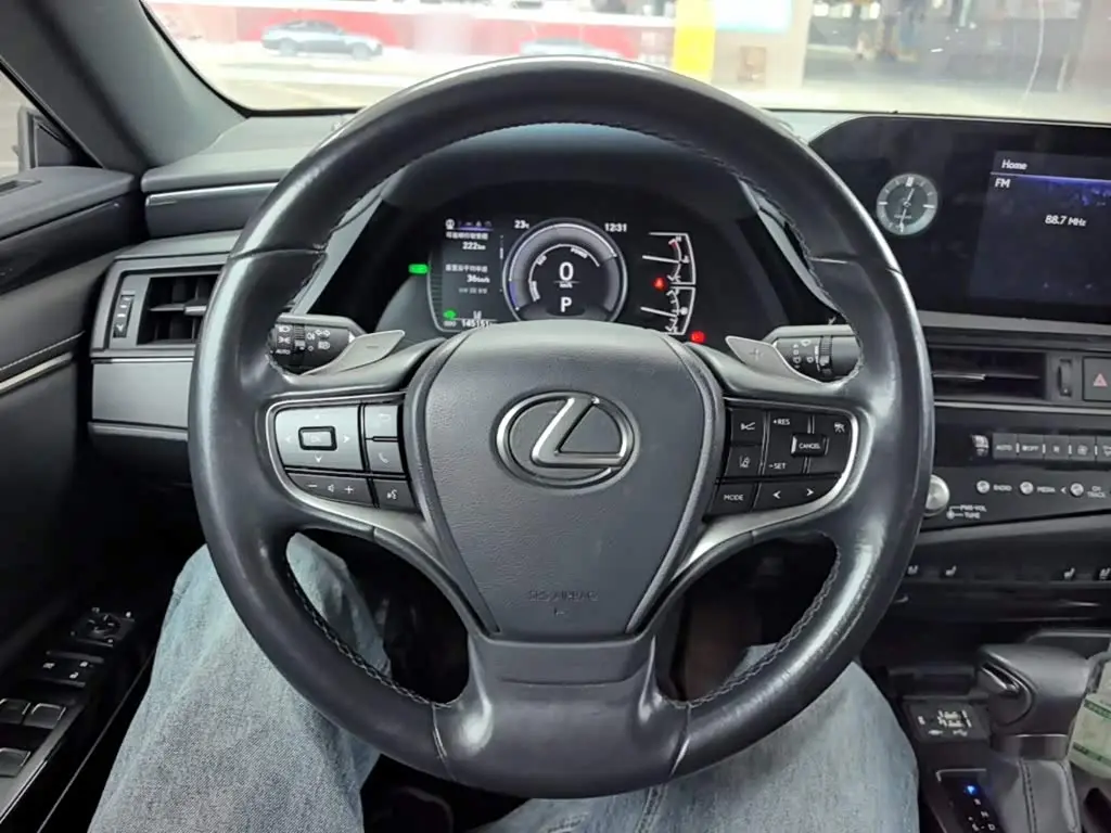 Lexus ES 2021 — Photo 11/20