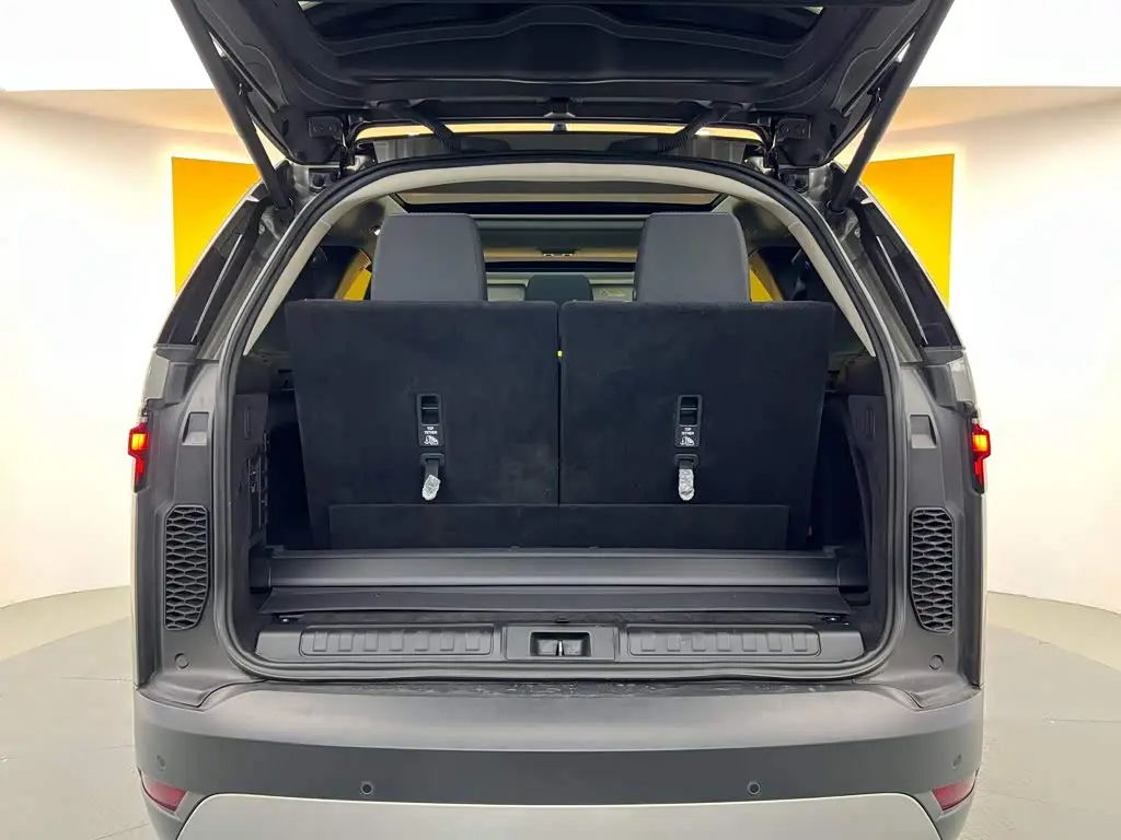 Land Rover Discovery 2024 — Фото 13/20