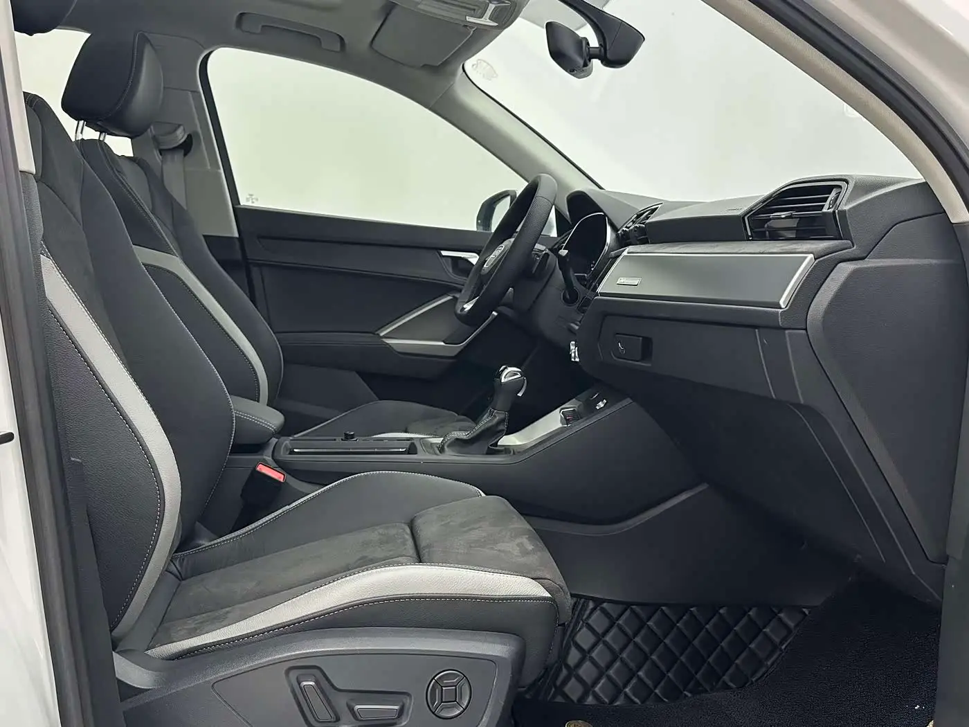 Audi Q3 2023 — Photo 8/18