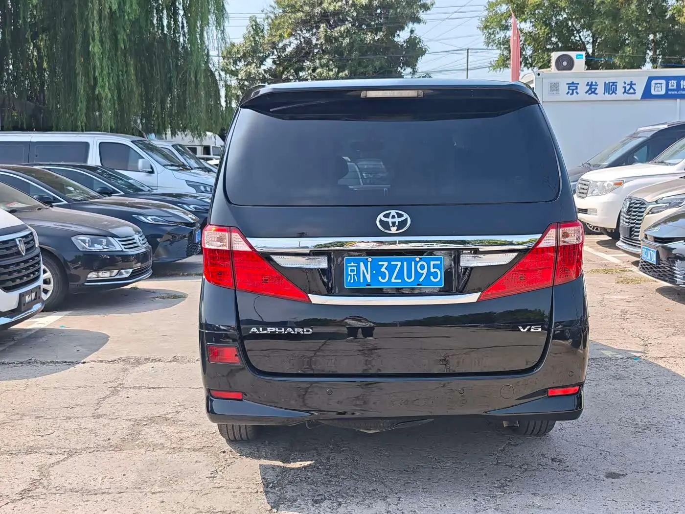 Toyota Alphard 2013 — Photo 3/20