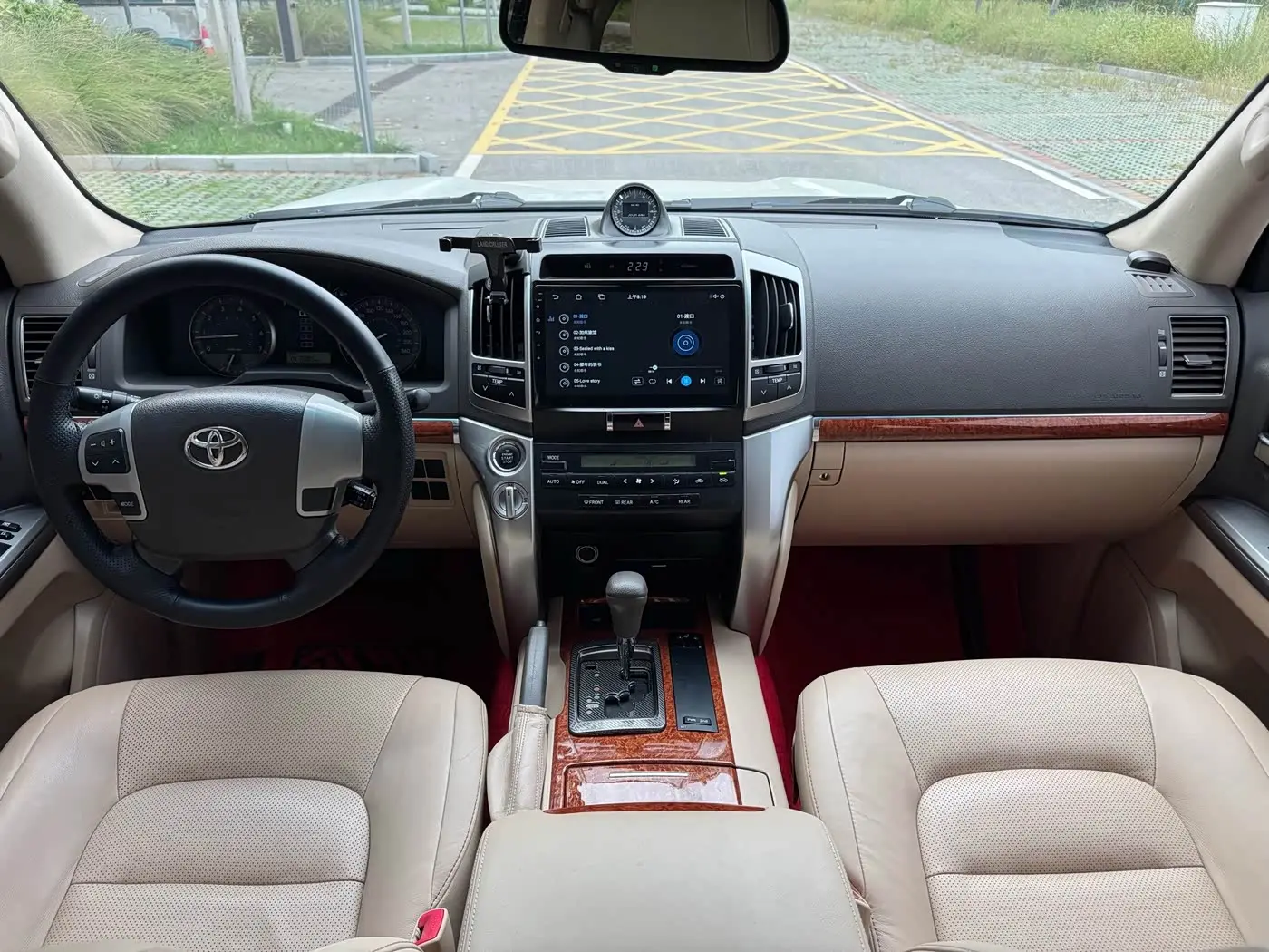 Toyota Land Cruiser 2016 — Photo 19/20