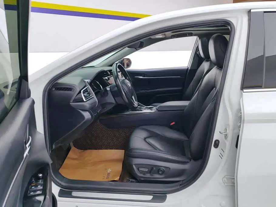 Toyota Camry 2019 — Şəkil 9/16