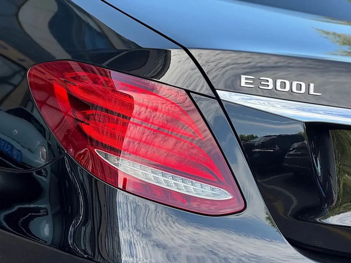 Mercedes-Benz E-Class 2020 — Photo 7/20
