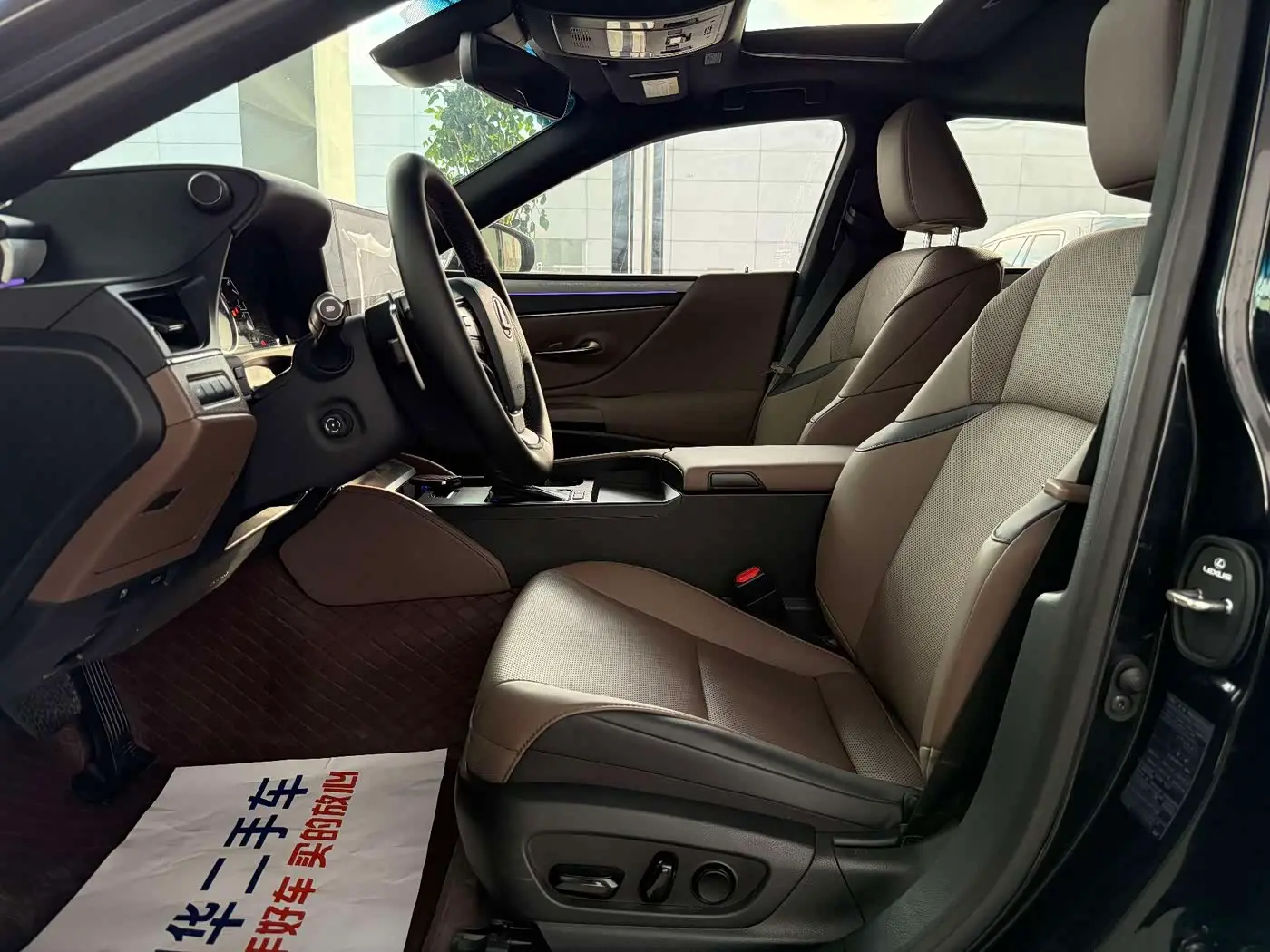 Lexus ES 2025 — Photo 6/16