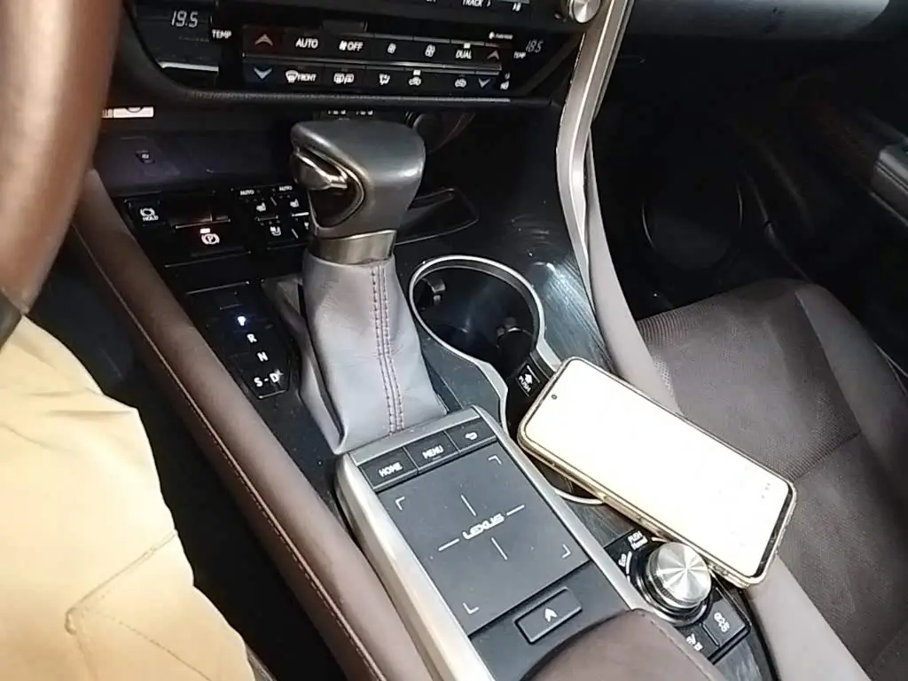 Lexus RX 2022 — Photo 14/20