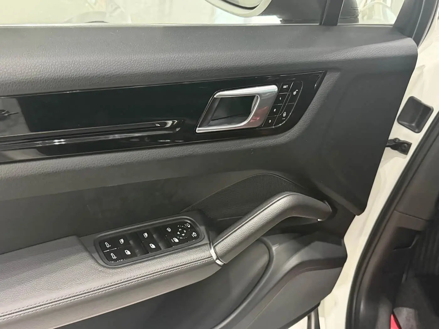 Porsche Cayenne 2018 — Photo 6/17