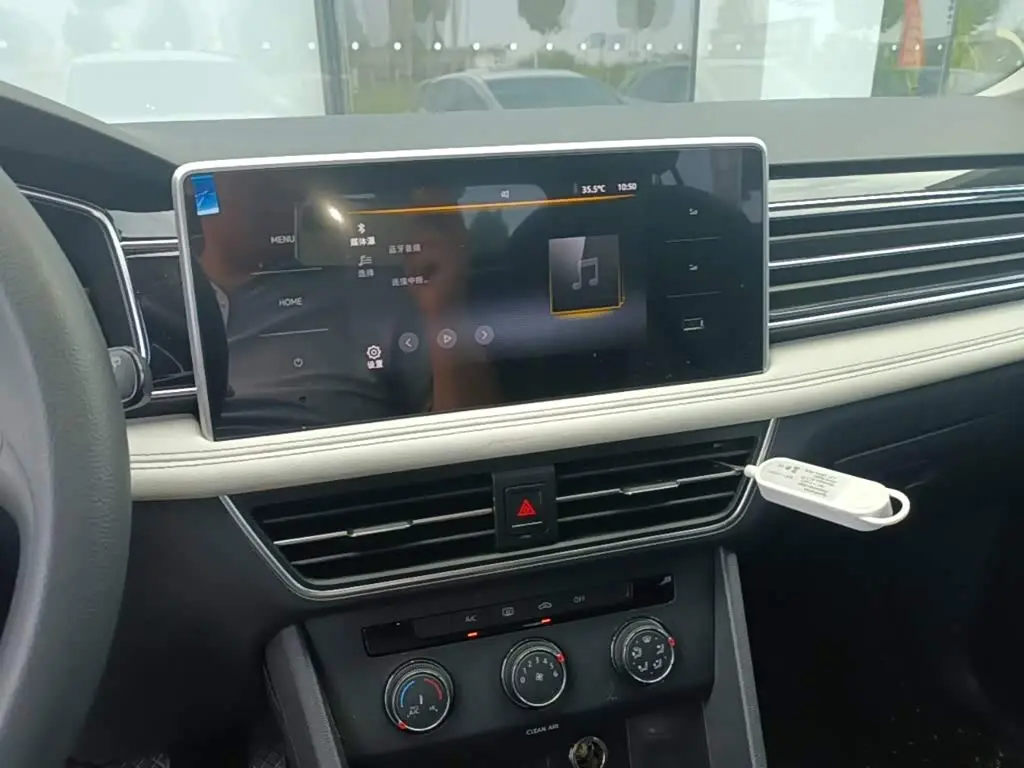 Volkswagen Tiguan L 2022 — Photo 13/20
