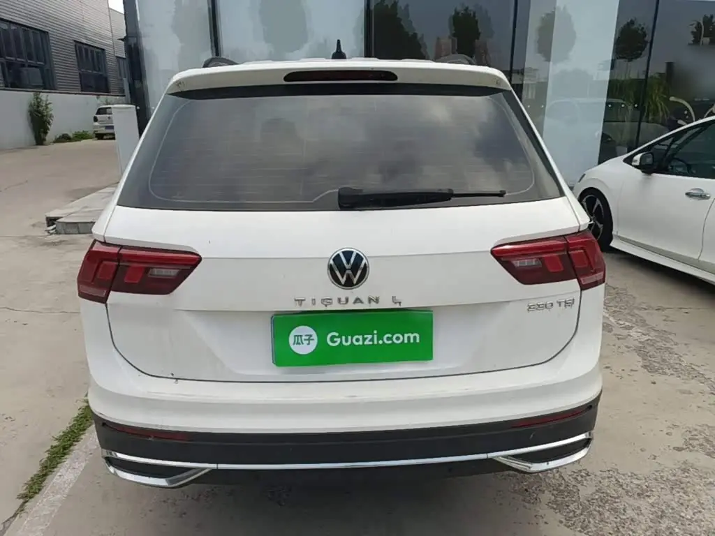 Volkswagen Tiguan L 2022 — Photo 6/20