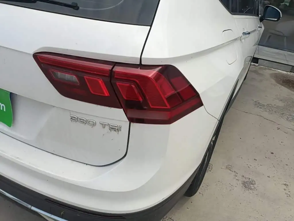 Volkswagen Tiguan L 2022 — Photo 8/20