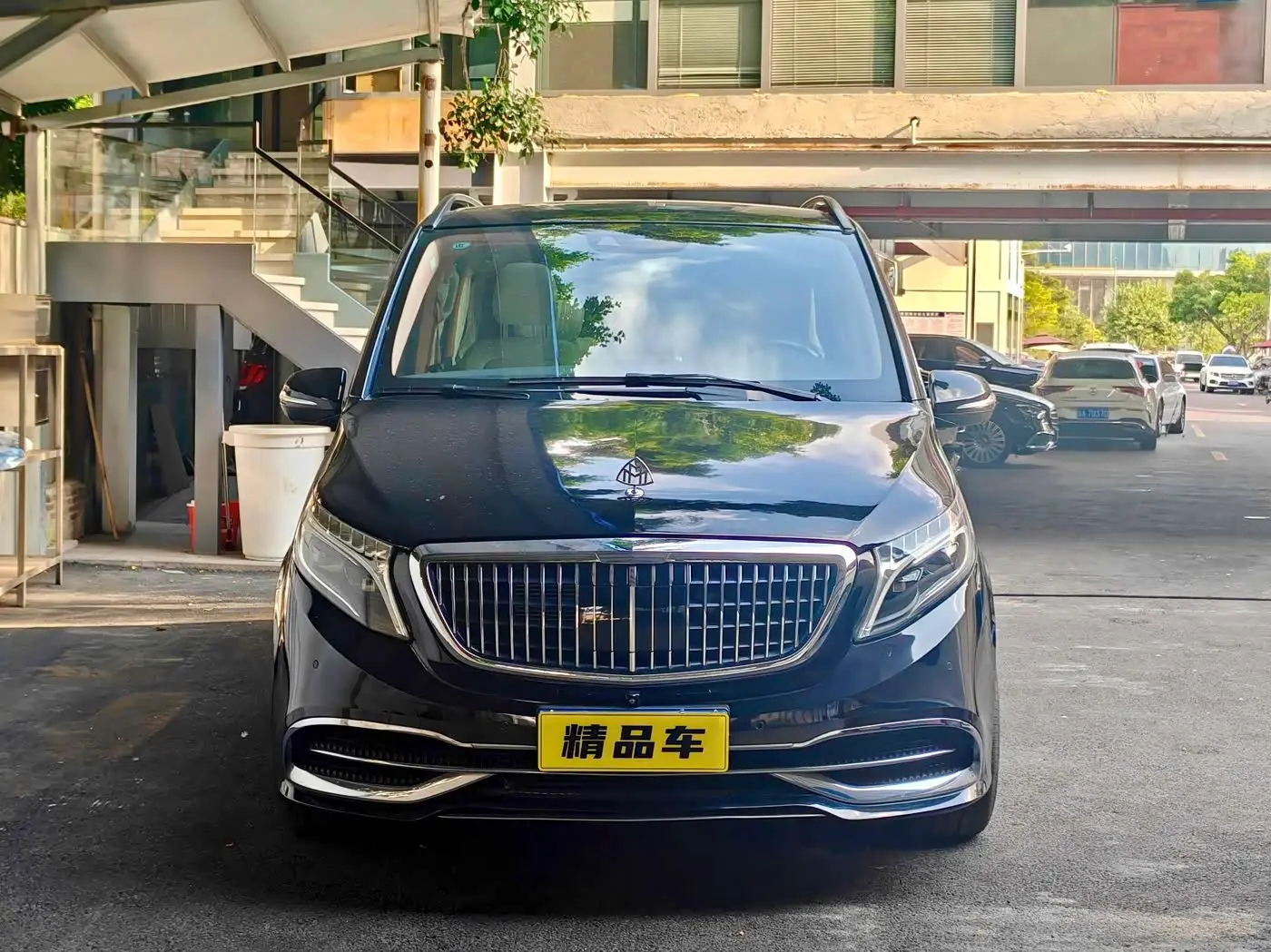 Mercedes-Benz V-Class 2022 — Photo 2/10