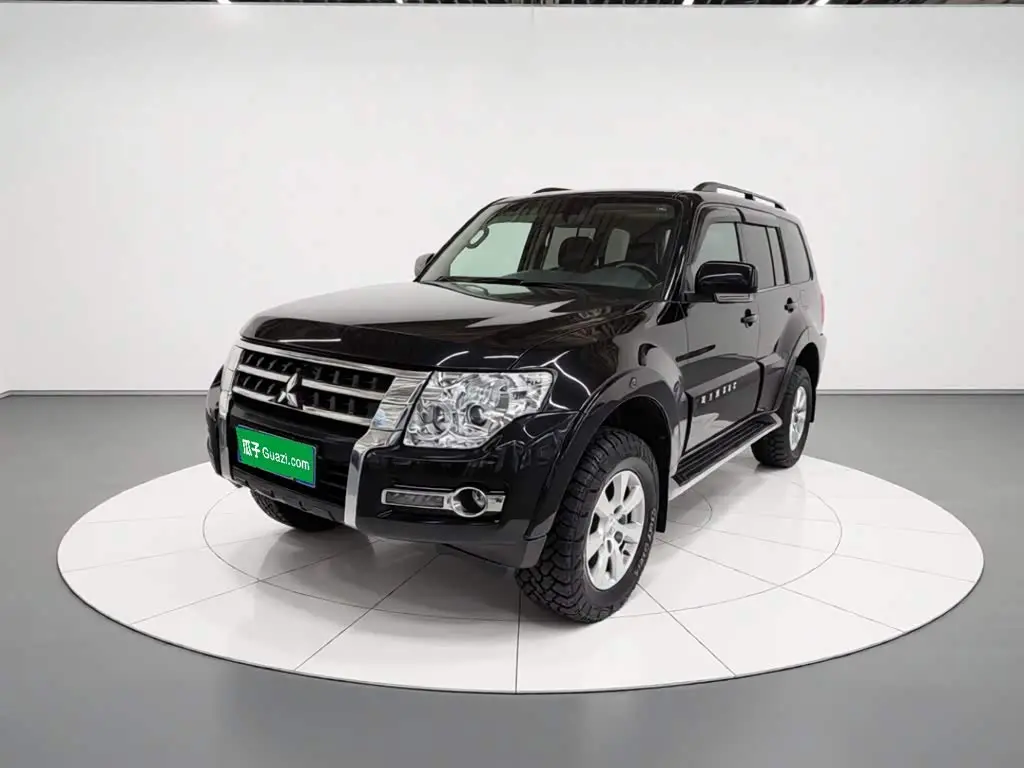 Mitsubishi Pajero 2019 — Photo 1/20