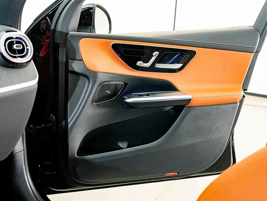 Mercedes-Benz GLC 2025 — Фото 15/20