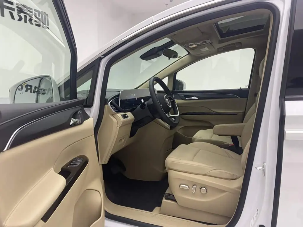 Buick GL8 New Energy 2025 — Photo 17/20