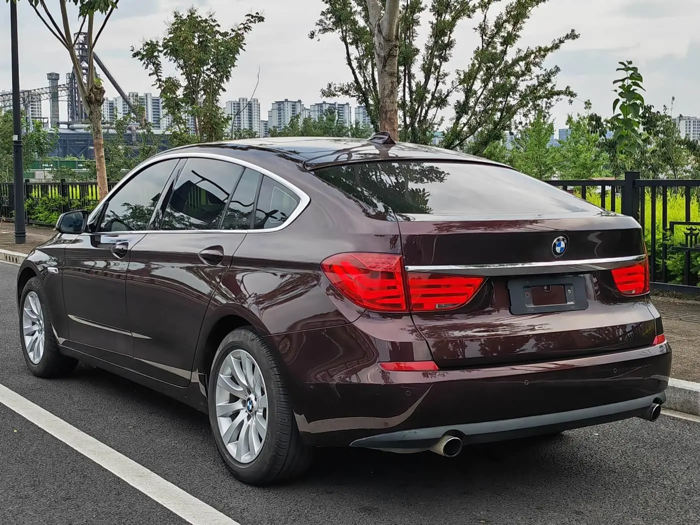 BMW 5 Series GT 2013 — Şəkil 8/10