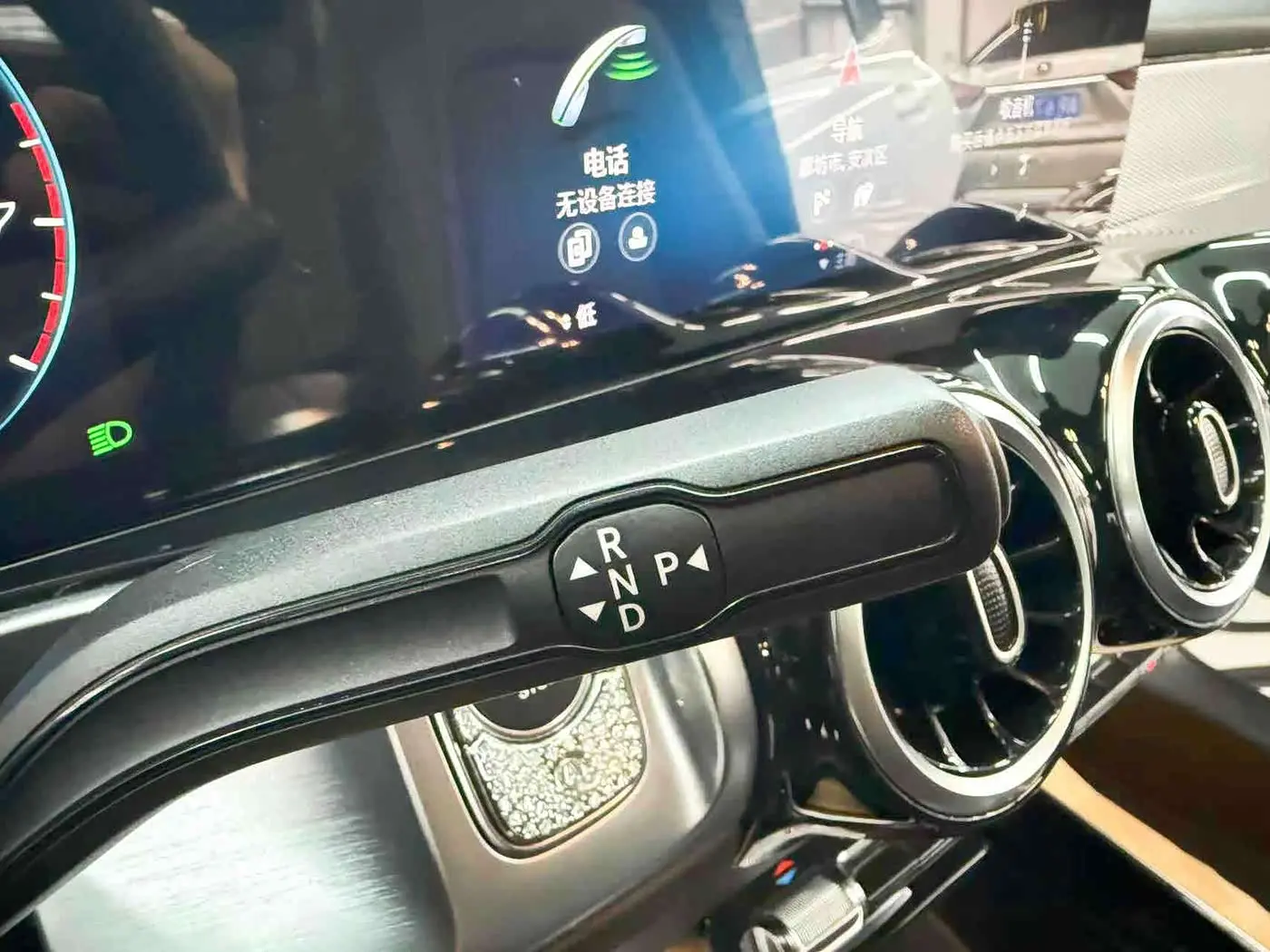 Mercedes-Benz GLB 2023 — Фото 12/20