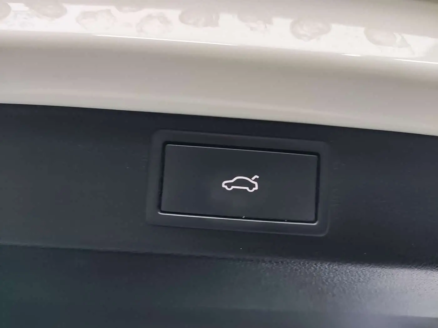 Škoda Karoq 2023 — Photo 8/18