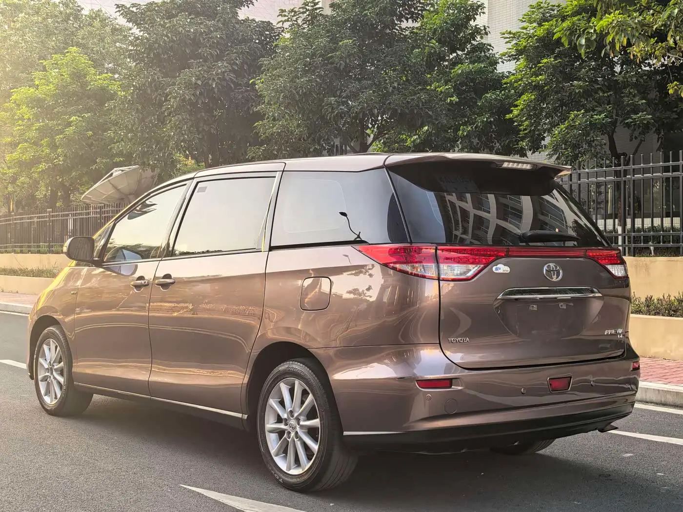 Toyota Previa 2016 — Photo 6/13