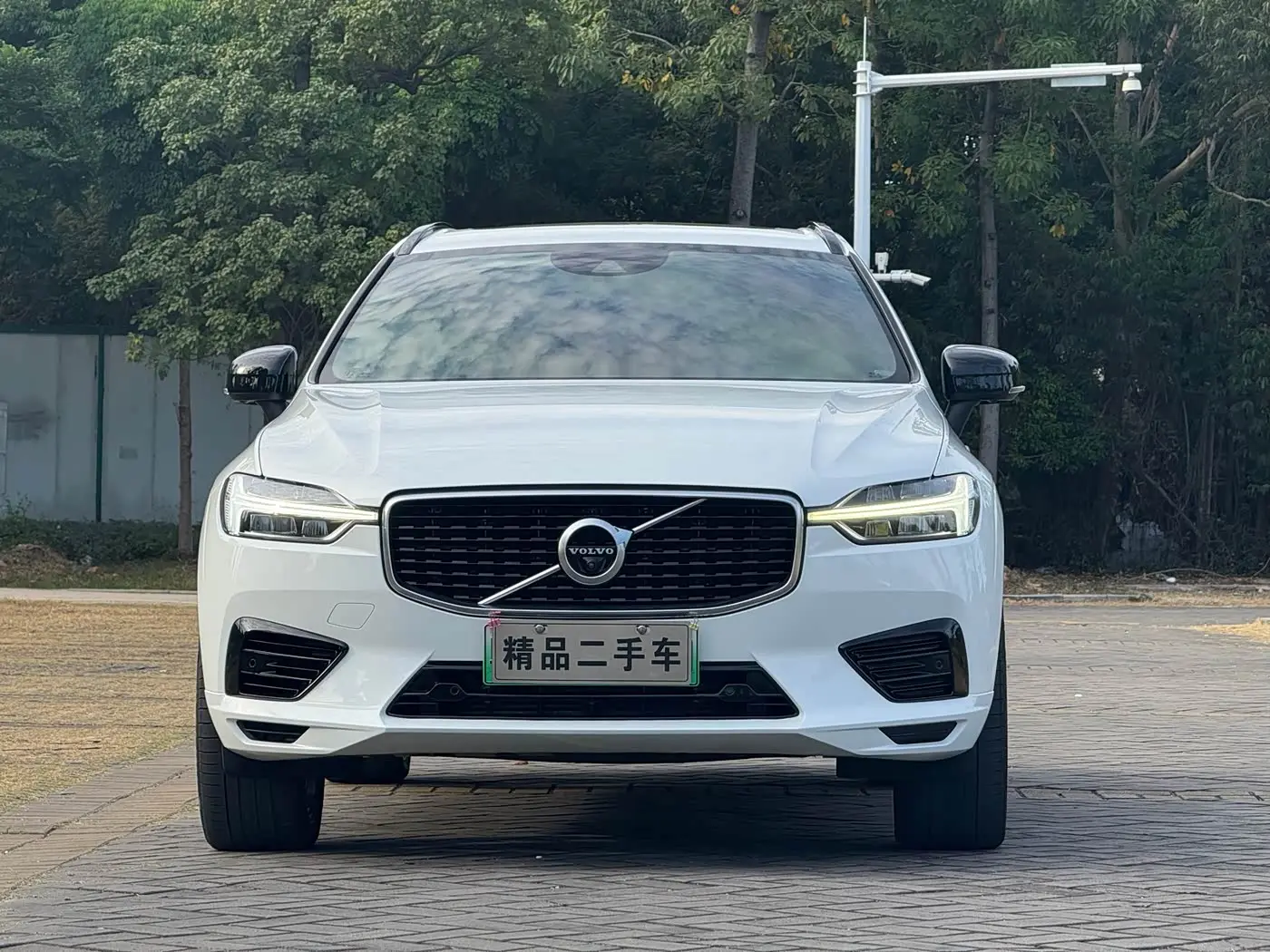 Volvo XC60 Plug-in Hybrid 2020 — Фото 2/20