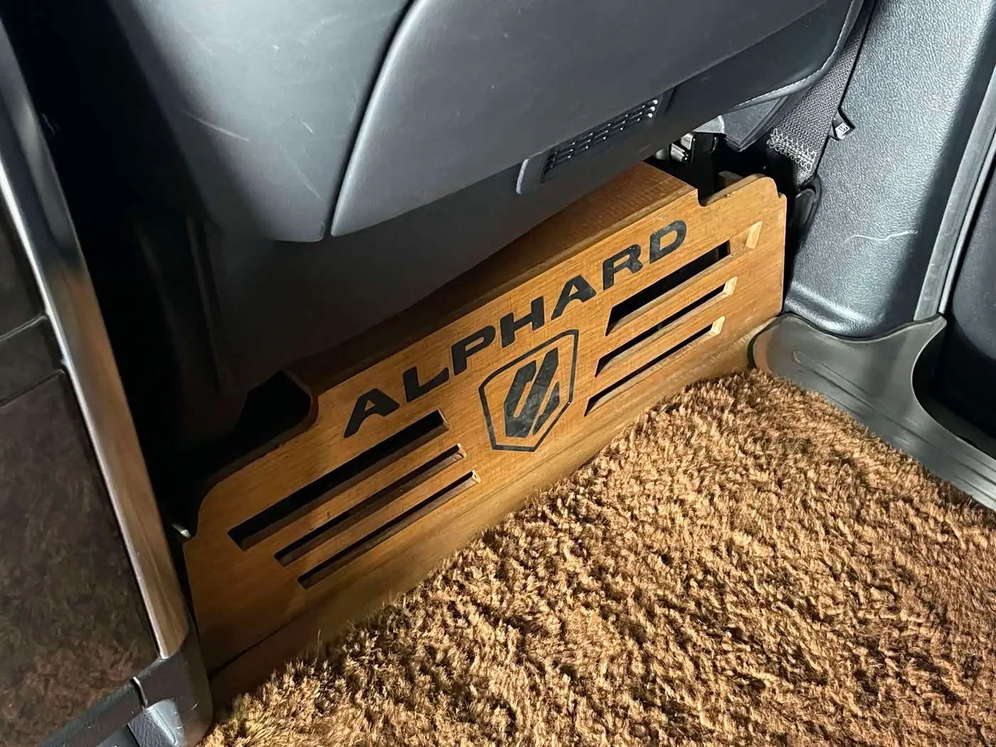 Toyota Alphard 2020 — Photo 12/12