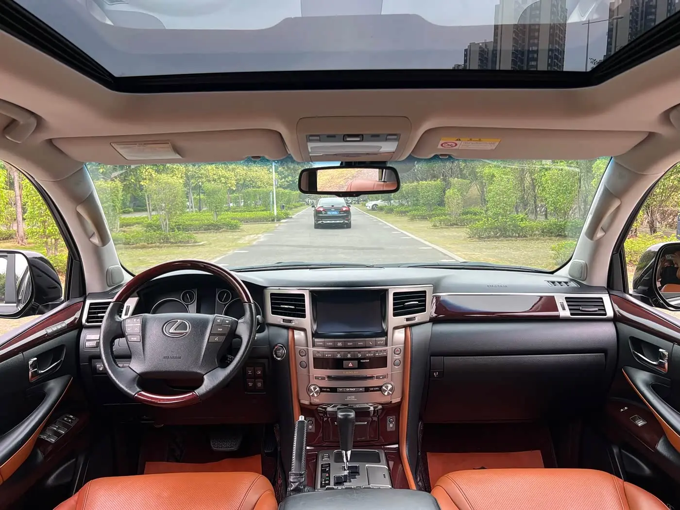 Lexus LX 2013 — Photo 16/20