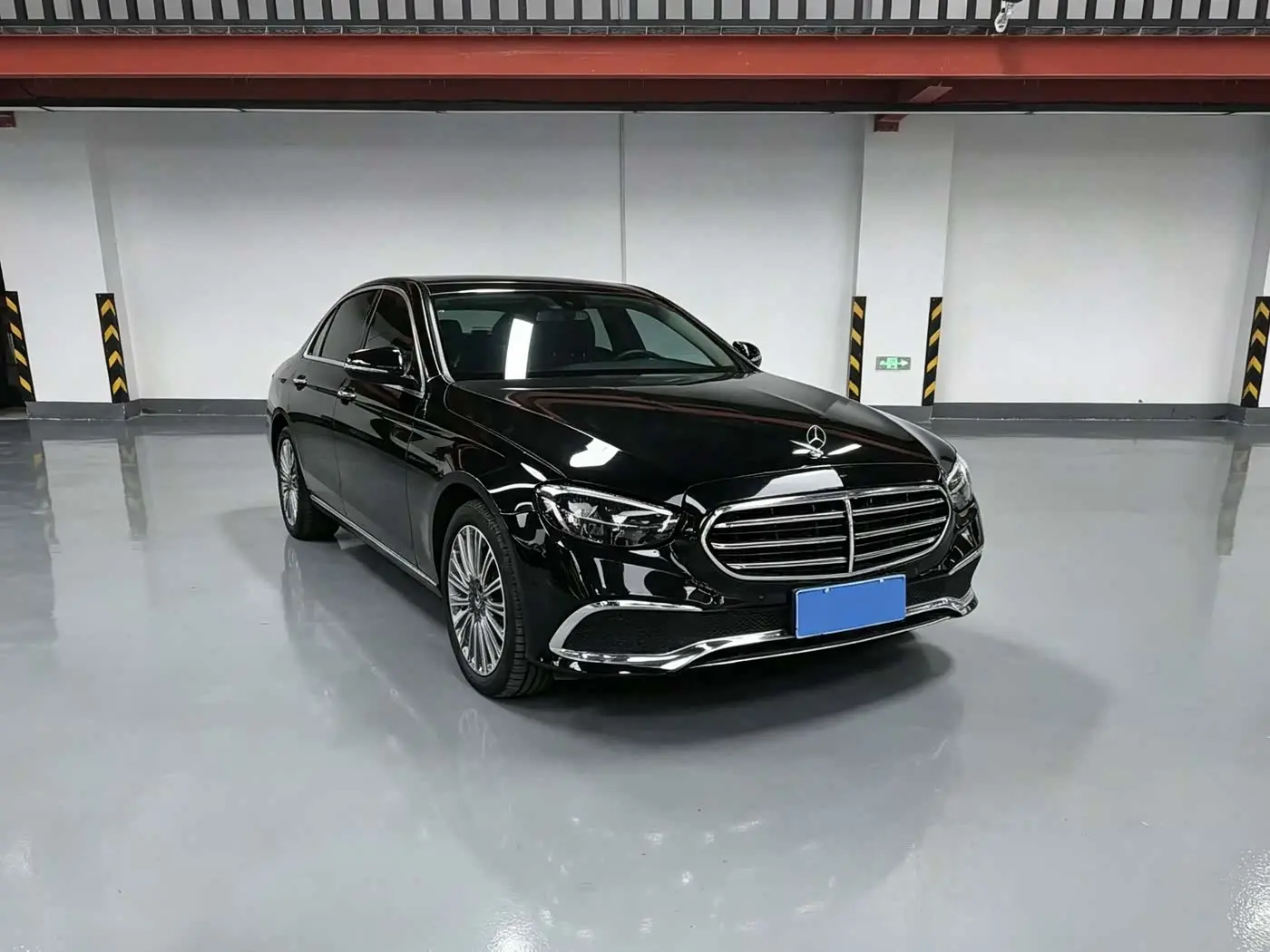 Mercedes-Benz E-Class 2023 — Photo 3/15