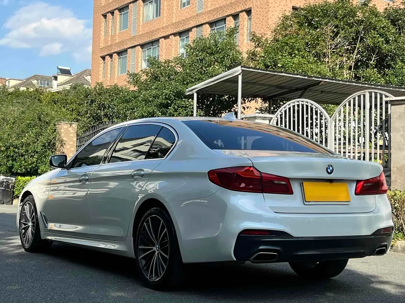 BMW 5 Series 2020 — Photo 11/13