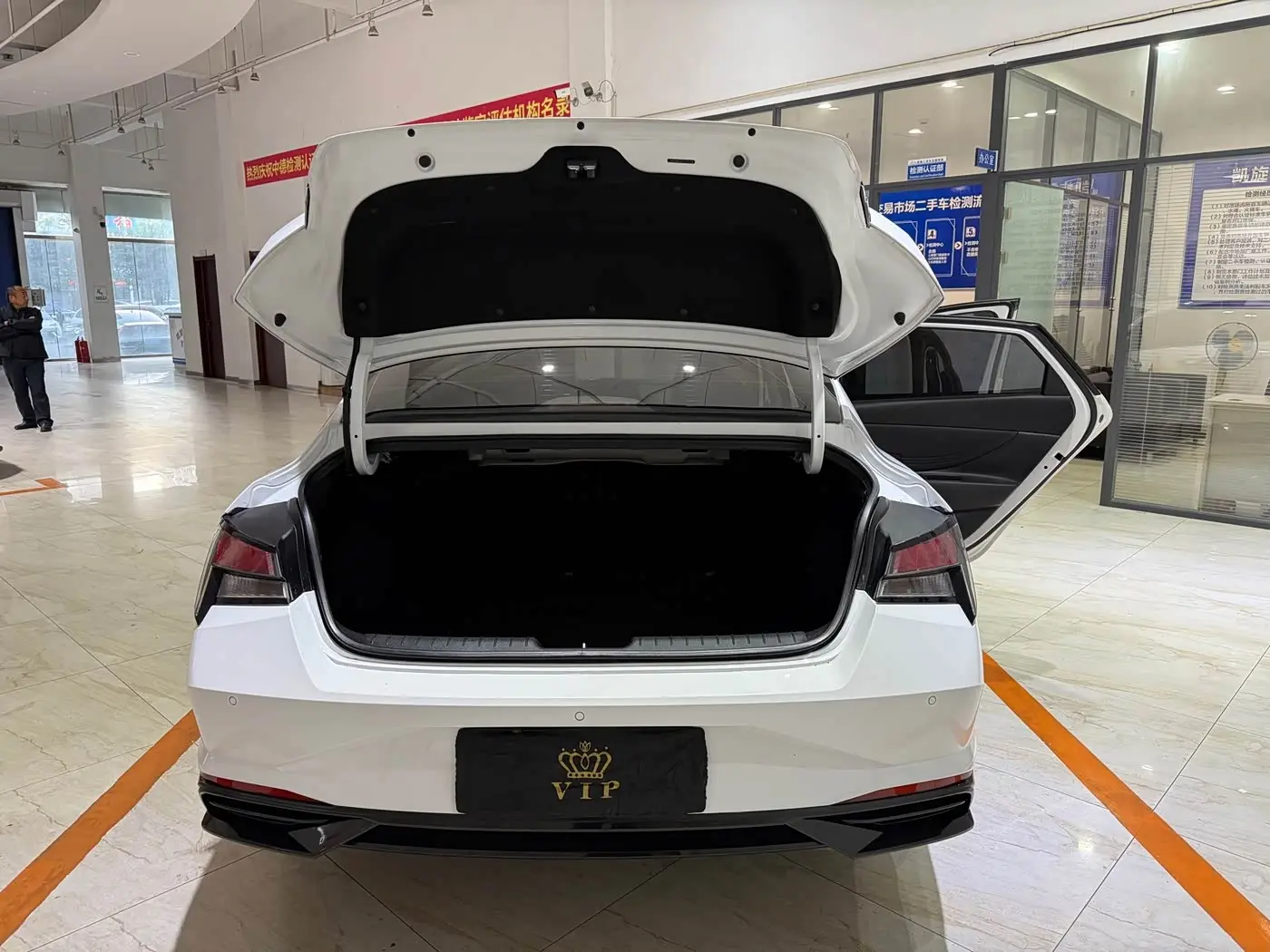 Hyundai Elantra 2023 — Şəkil 8/19