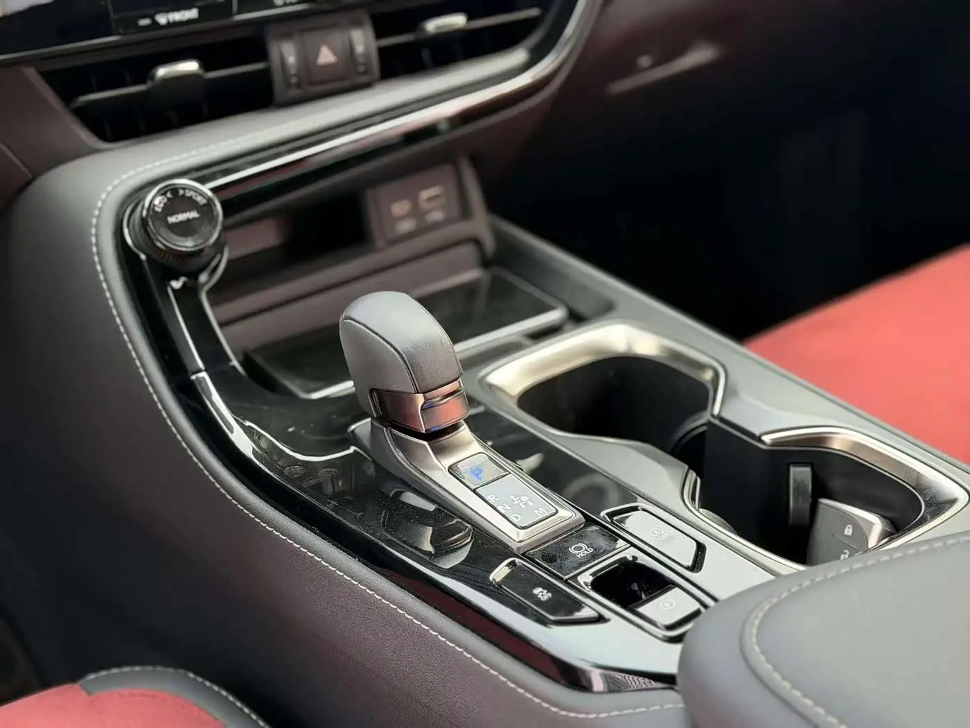 Lexus NX 2024 — Şəkil 13/20