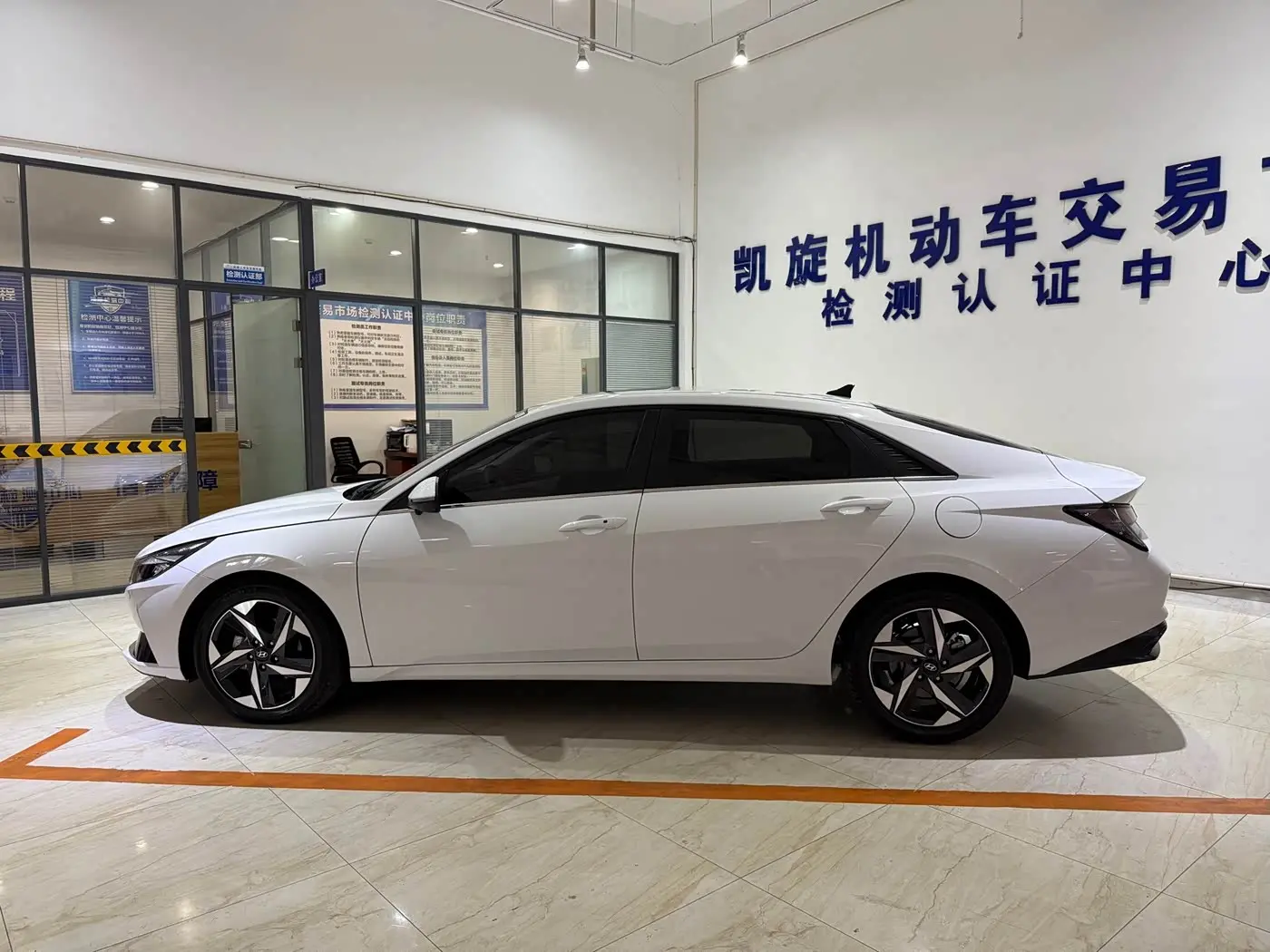 Hyundai Elantra 2023 — Şəkil 7/19