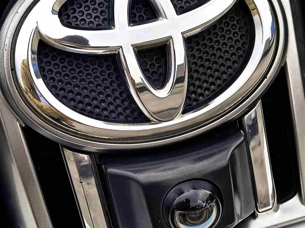 Toyota Prado 2011 — Photo 10/20