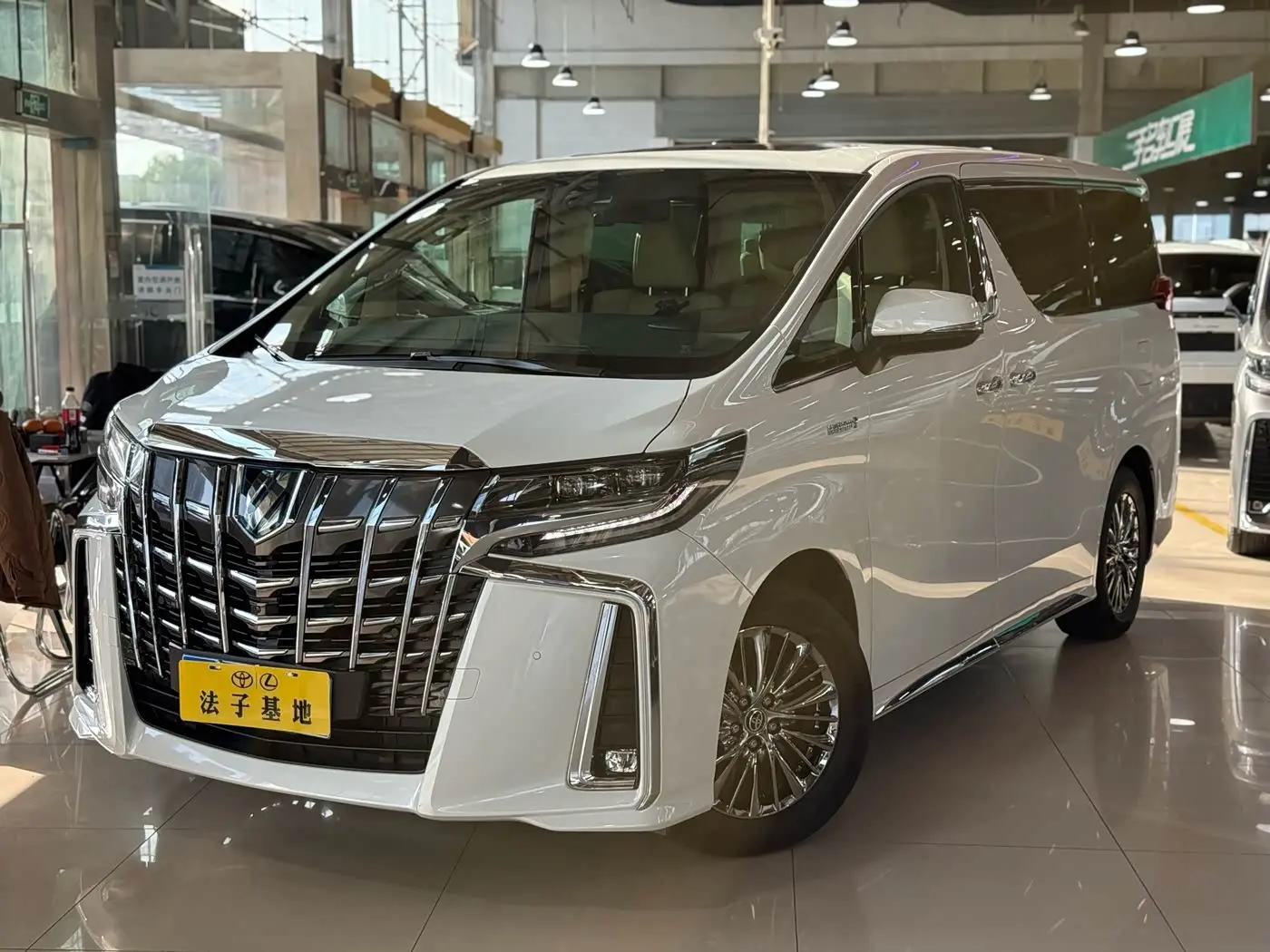 Toyota Alphard 2021 — Photo 1/20