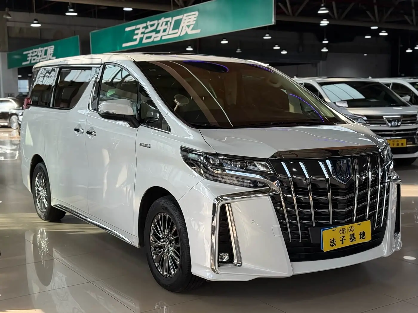 Toyota Alphard 2021 — Photo 4/20