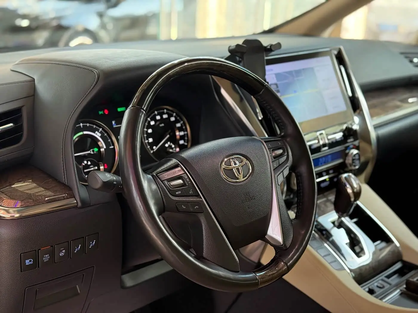 Toyota Alphard 2021 — Photo 8/20