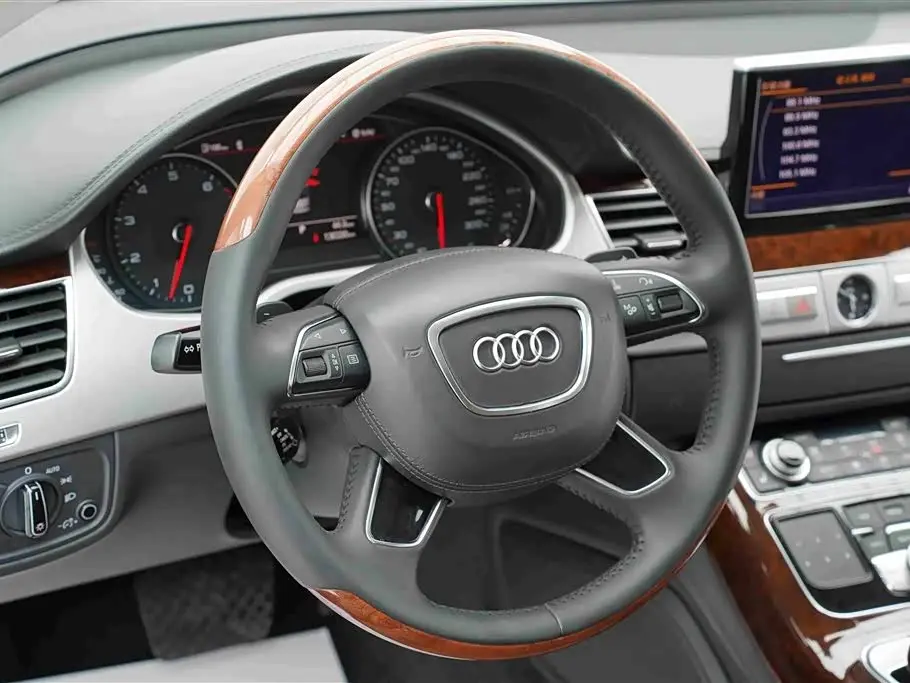 Audi A8 2013 — Photo 9/20