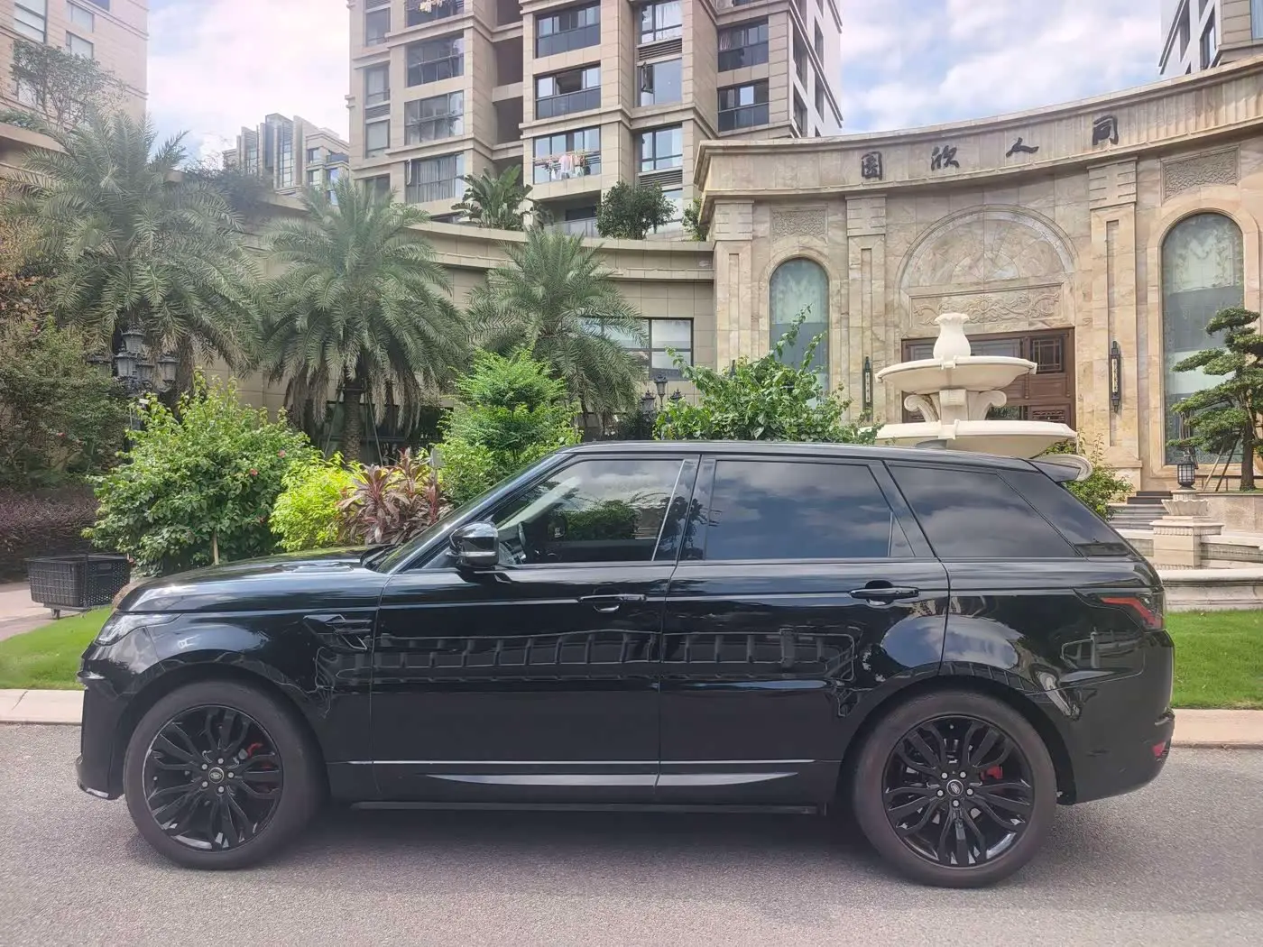 Land Rover Range Rover Sport 2017 — Photo 4/17