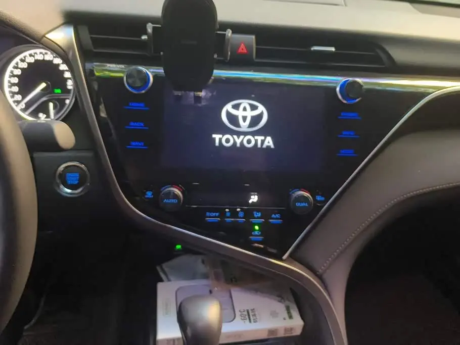 Toyota Camry 2019 — Şəkil 13/16